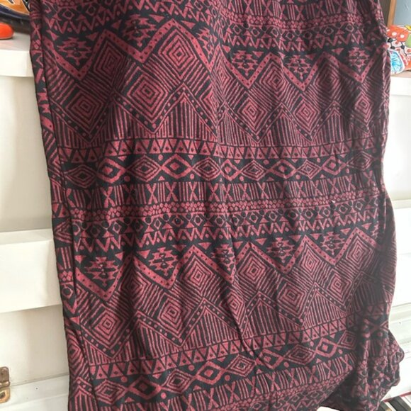 QED London Maroon and Black Geometric Short Sleeve Bodycon Dress Large - Picture 6 of 16